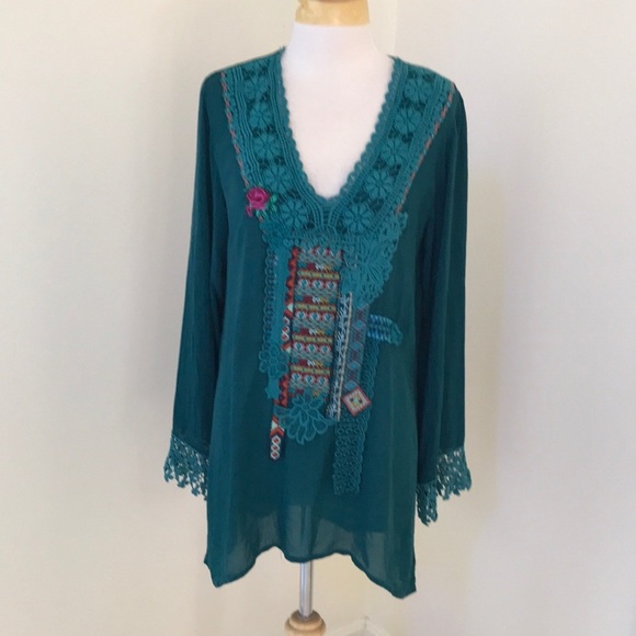 New! JOHNNY WAS Size M lacy trim top